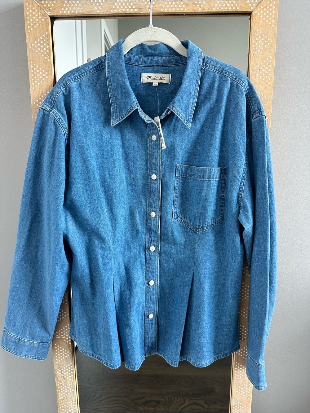 NWT Madewell Soft Denim Button-Down Shirt with Fitted Waist